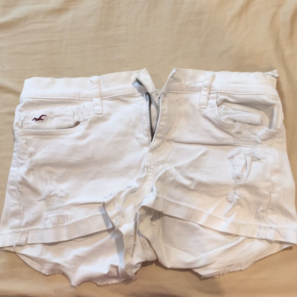 White Hollister shorts